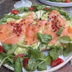 bruschetta avocado, salmone e philadelphia