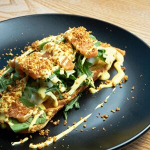 uovo, salmone, rucola e formaggio