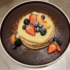 crema al limone e frutta di stagione